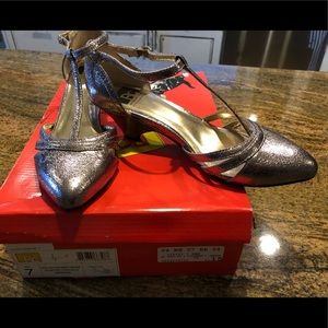 BC Silver/pewter leather/ Metallic New in box 7